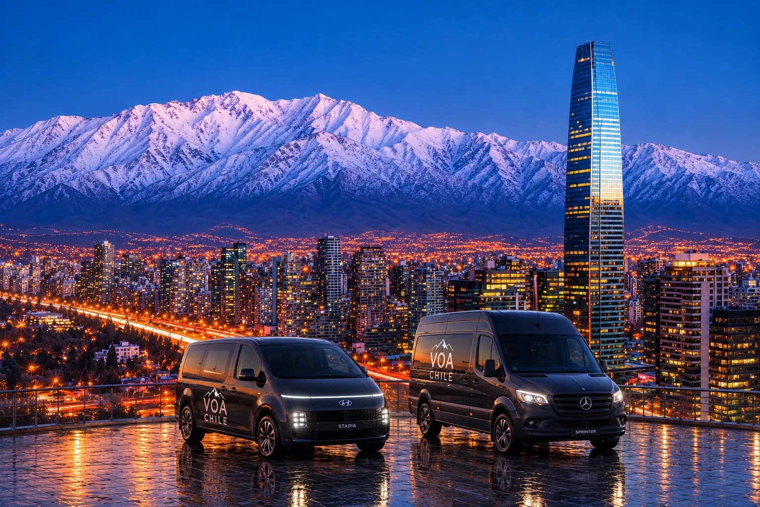 Van y minivan de VOA Chile frente a Santiago y la cordillera al atardecer